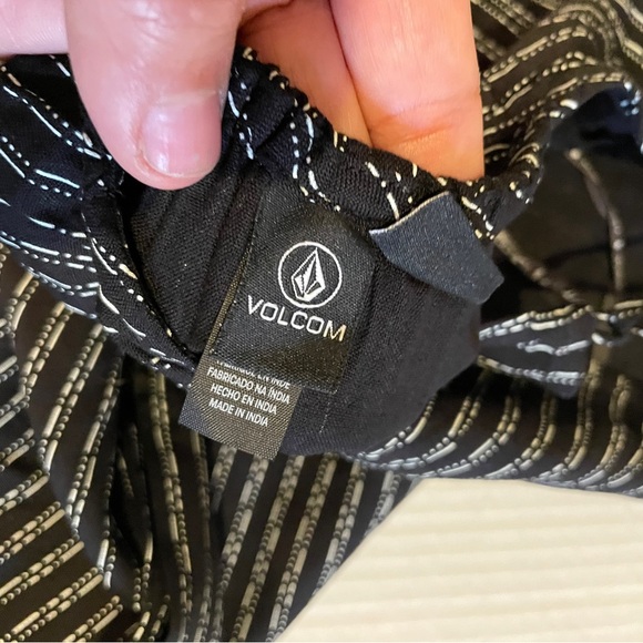 Volcom Wild Queendom Romper Size XS (NWT) - Picture 4 of 5